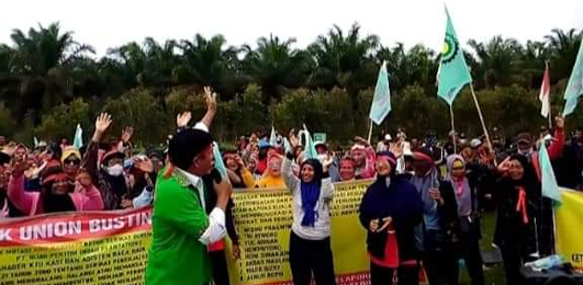  Desak Uang Pesangon dan Kebebasan Berserikat, Buruh Hukatan KSBSI Kalteng Demo PT. HPIP