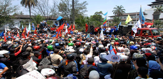  Buruh KSBSI Demo di Kantor Gubernur Banten, Tolak Upah Murah 2022   