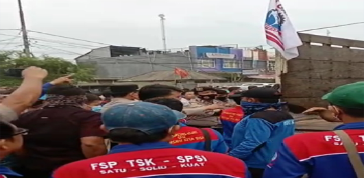 Massa FSB GARTEKS KSBSI Mendapat Perlakuan Intimidasi dan Kekerasan dari Sekolompok Massa Saat Demo di PT PT Victory Chingluh Indonesia