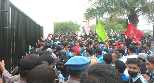  Terjadi Kesepakatan Damai, Buruh dan Mahasiswa di Banten Pastikan Tetap Aksi Demo di Kantor Gubernur Banten