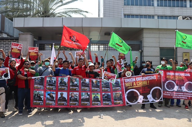 Massa Aksi Solidaritas Geruduk Kantor Kedubes Korsel di Jakarta Tuntut Bebaskan 16 Aktivis Buruh Korsel