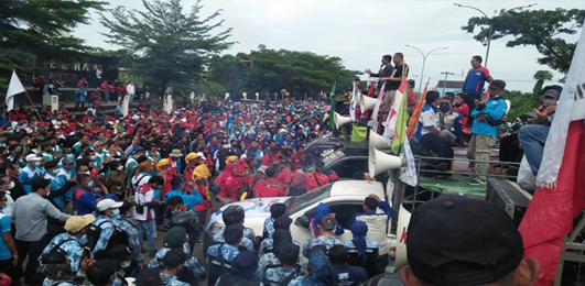  Ribuan Buruh di Banten Turun ke Jalan, Tolak Upah Murah 2022
