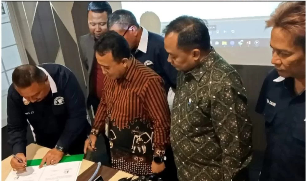 Mahasiswa/i 3 Universitas Besar Malang Raya Melakukan Aksi Buruh Migran dan Informal di BPJS Ketenagakerjaan Malang